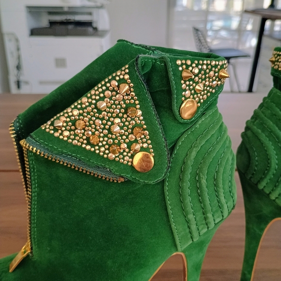Alba Green Heels with Gold Accents - Picture 3 of 9